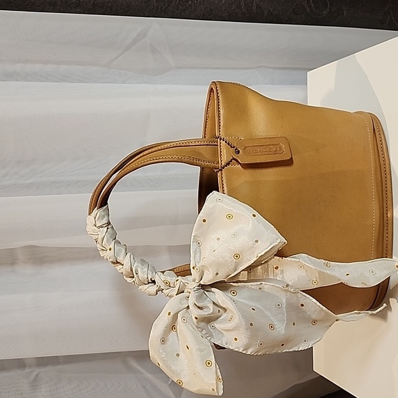Coach Handbags - Vintage Coach Small Bleeker Tote #9301